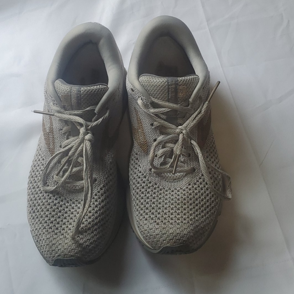 Brooks Revel 2 size 11